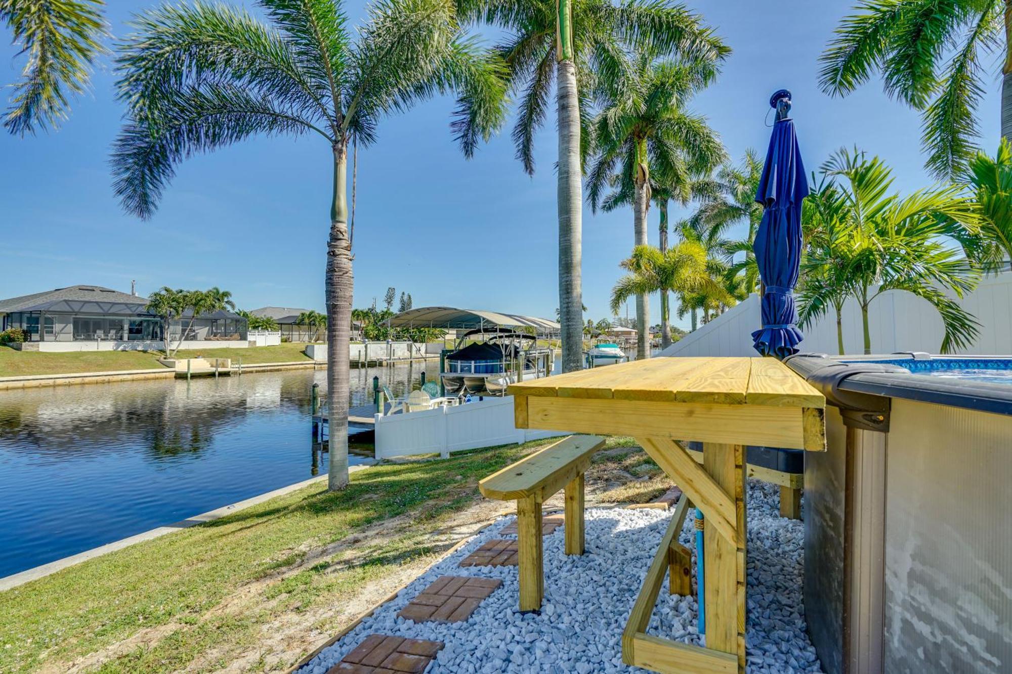 Remodeled Cape Coral Home Hot Tub And Pool! Exterior photo